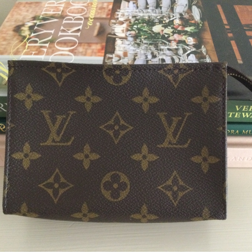Louis Vuitton toiletry 15 - Picture 2 of 14